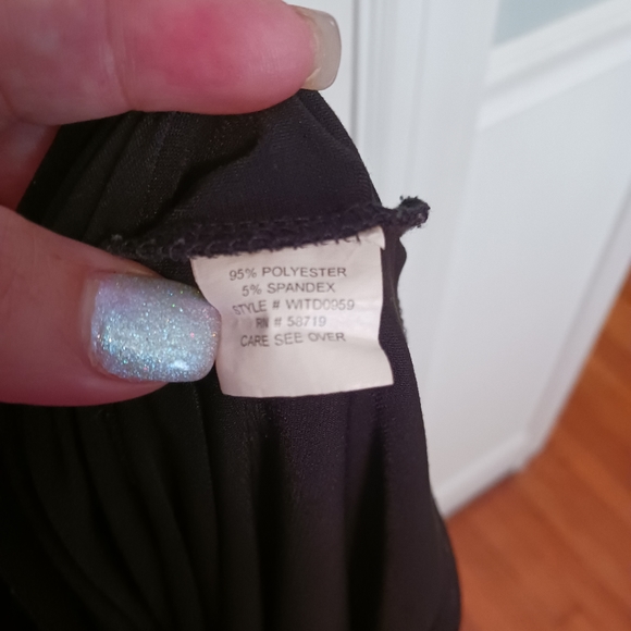 Elegant Black Maxi Dress 👗 💅 - Picture 8 of 9